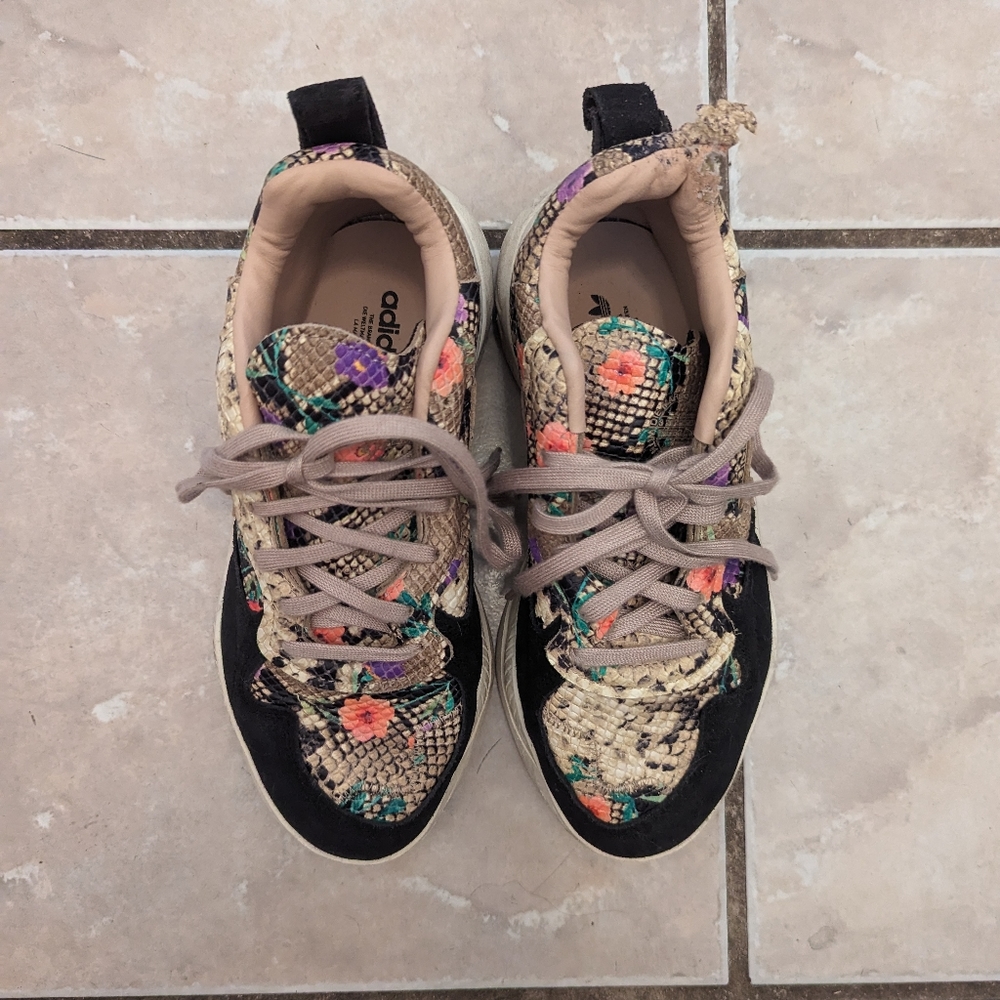 Women's Adidas floral supercourt rx shoes, size 5.5